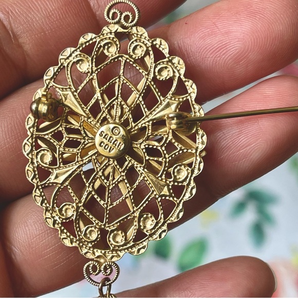 c1972 SARAH COV | Vtg | Peking Collection Green Glass Cabochon Bead Tassel Pin - Picture 3 of 12